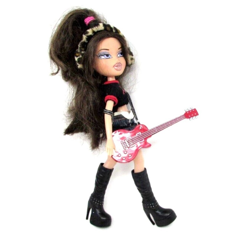 BRATZ Dana 2001 DOLL VIOLET EYES LONG BROWN HAIR - GUITAR - BLACK BOOTS VGUC